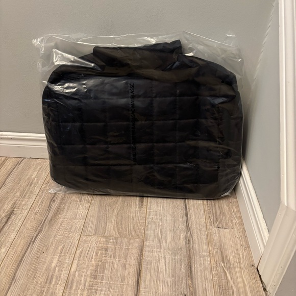 Avon Black Quilted Puffer Bag NWT - Picture 2 of 3
